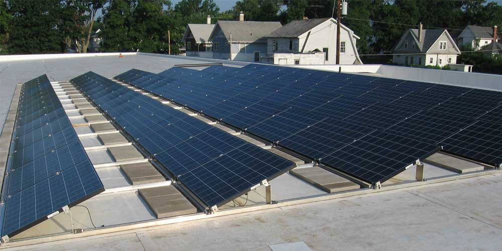 Downsides of Installing Solar Panels On a Flat Roof
